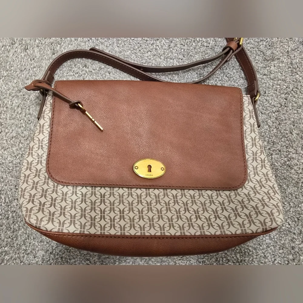 Fossil Gabriella Flap Crossbody Taupe Tan Chic Cabincore Classic Travel Vacation